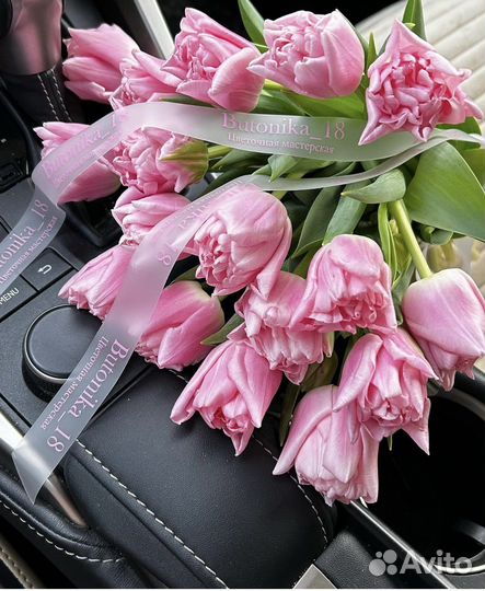 Букет из свежих и красивых тюльпанов