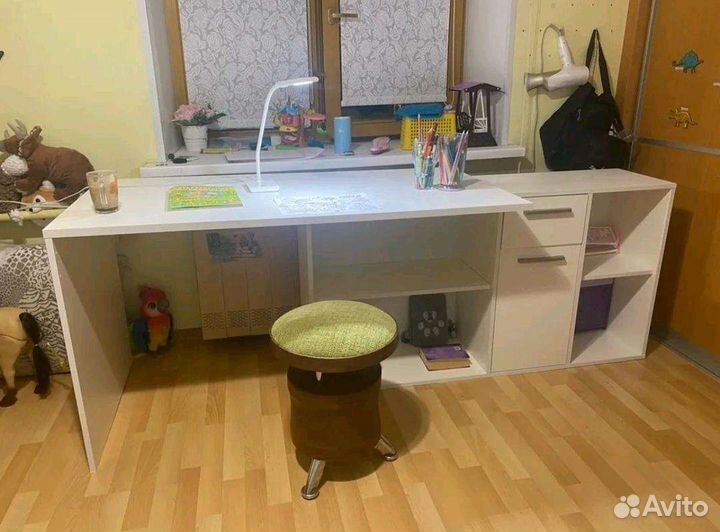 Новый письменный стол со стеллажом