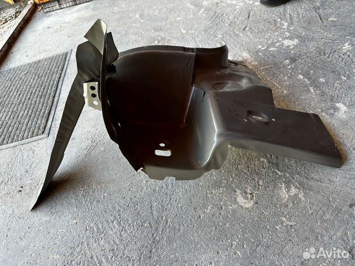 Суппорт фонаря левого polo