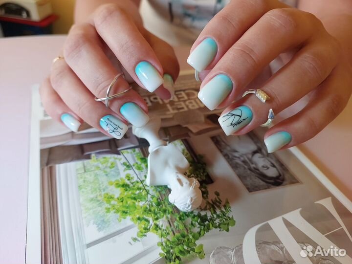 Маникюр и педикюр в салоне