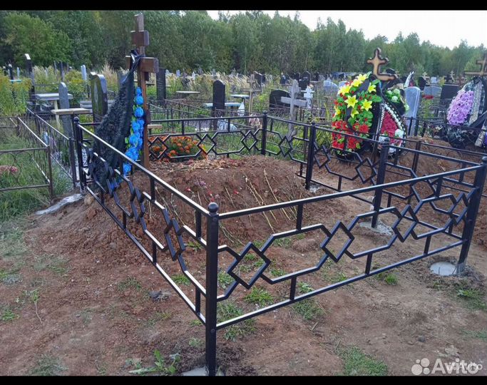 Оградки на кладбище