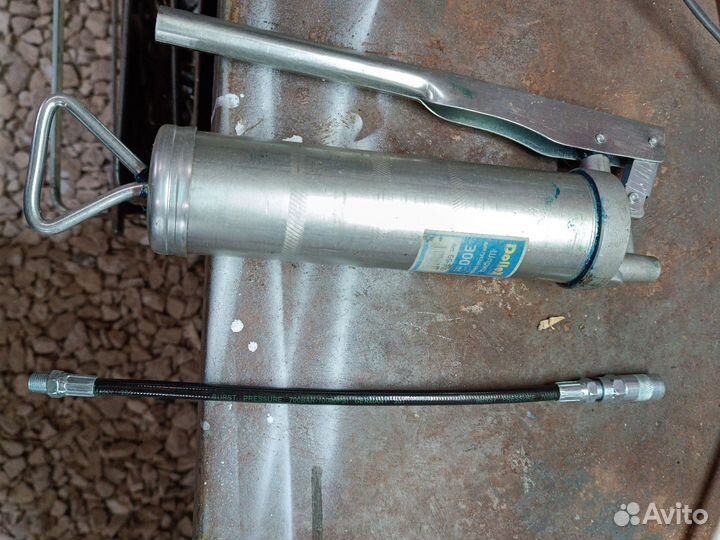 Шприц для смазки плунжерный