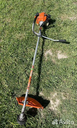 Покос травы триммером