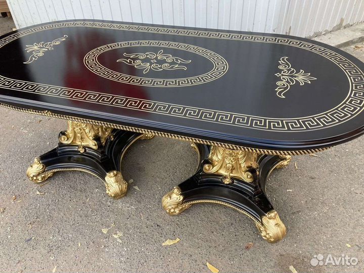 Стол и стулья