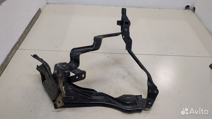 Кронштейн фары левый Mercedes C W204