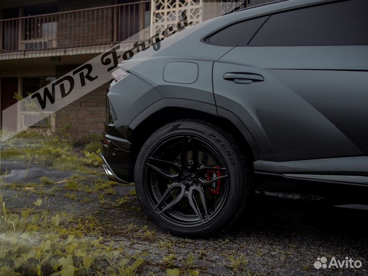 Кованые диски R22 на Lamborghini urus