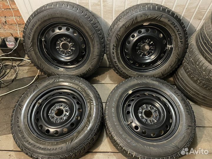 Зимние колеса R16, 5:114.3. dunlop 215/65/16