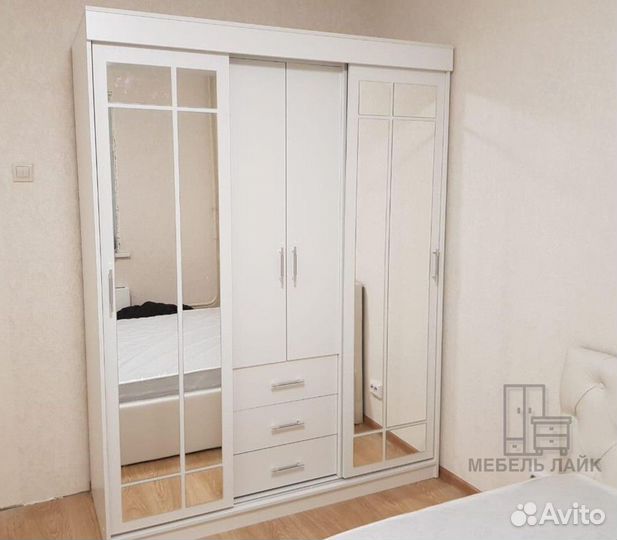 Шкаф с зеркалом