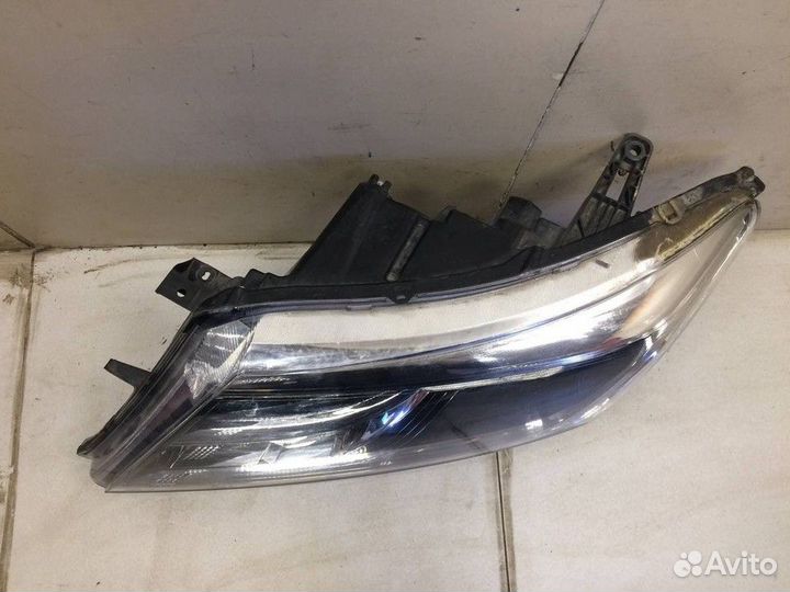Фара левая Nissan Pathfinder