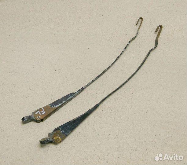 Поводок дворников VW Golf 2