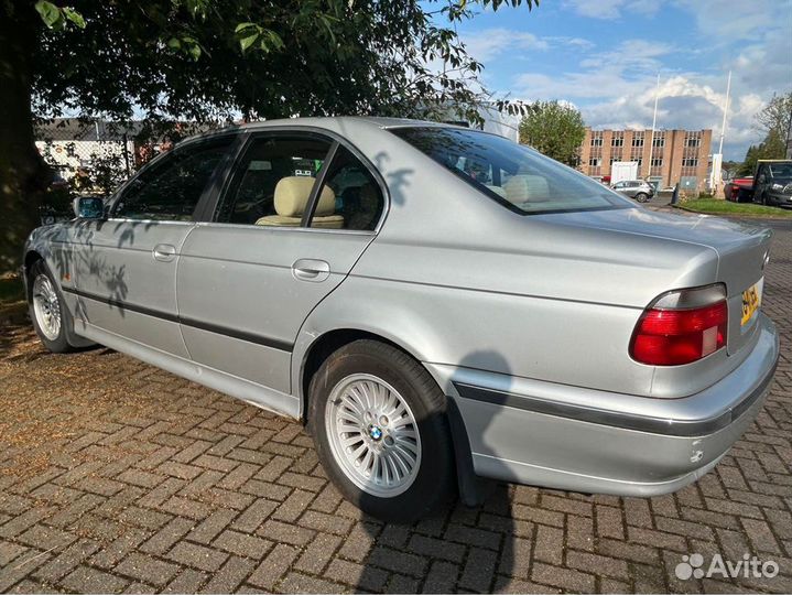 BMW E39 2000 из Англии поступила в разбор