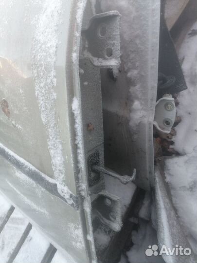 Петли двери Renault Logan