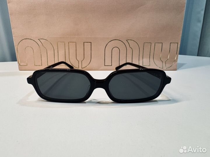 Солнцезащитные очки miu miu