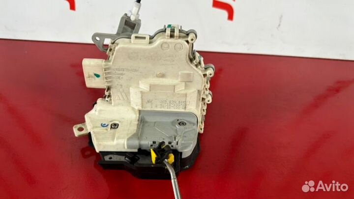 Замок двери передний левый Audi A6 C6 2.8 ccea