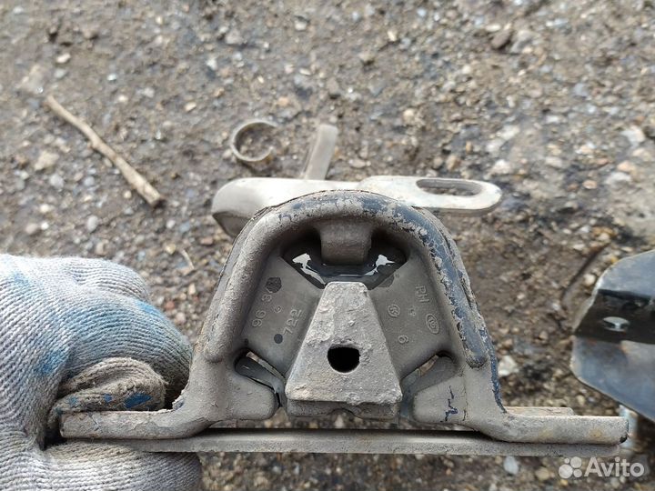 Подушка двигателя деу Матиз