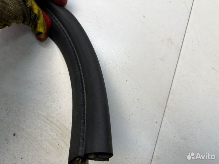 Уплотнитель дверного проема левый Ford Focus 2