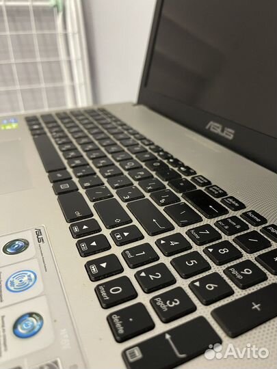 Ноутбук asus