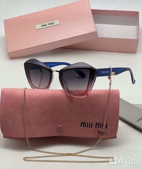 Солнцезащитные очки Miu Miu