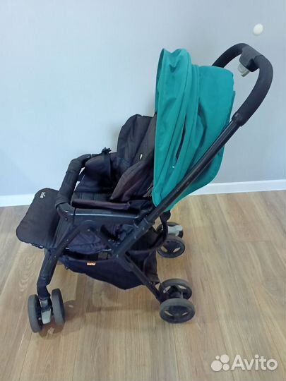 Лёгкая складная прогулочная коляска joie