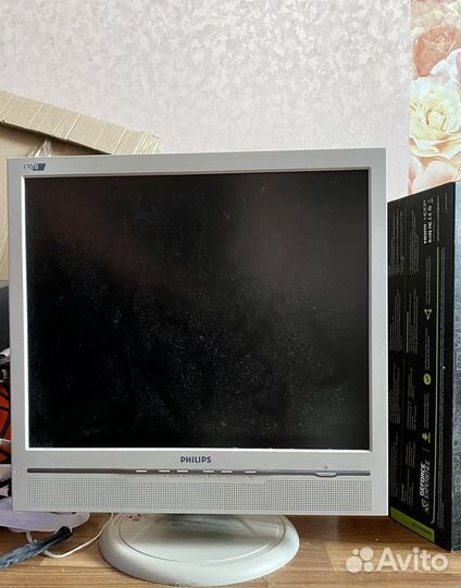 Монитор Philips для компьютера 17