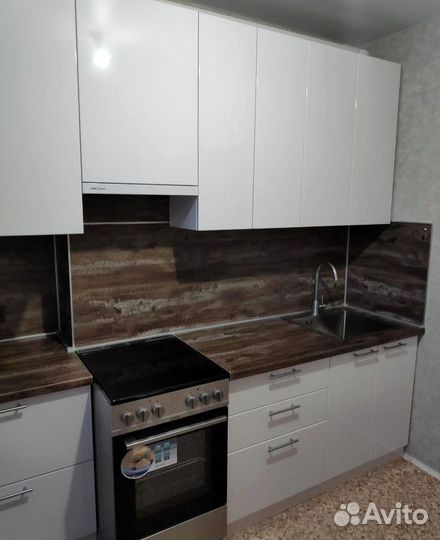 Кухонный гарнитур с фасадами из массива