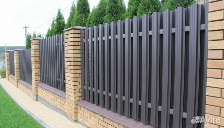 Забор из евроштакетника 65 метров