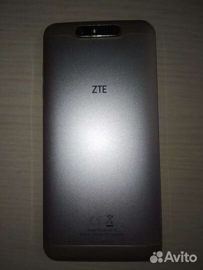 ZTE Blade V8, 3/32 ГБ