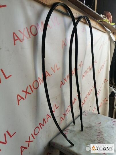 Молдинг на крышу toyota voxy