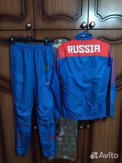 Спортивные костюм