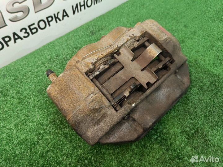 Суппорт тормозной передний правый Toyota Land