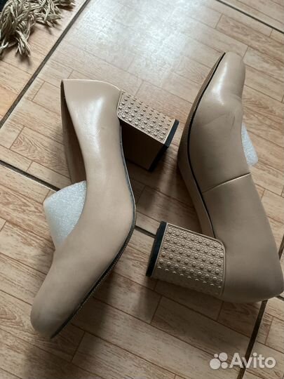 Туфли женские 37 размер бежевые