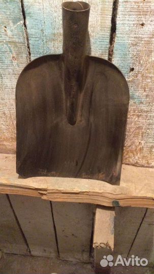 С советских времён лопата штыковая,грабли