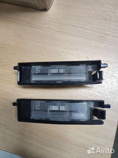 Фонарь подсветки номера R, L. Toyota RAV4