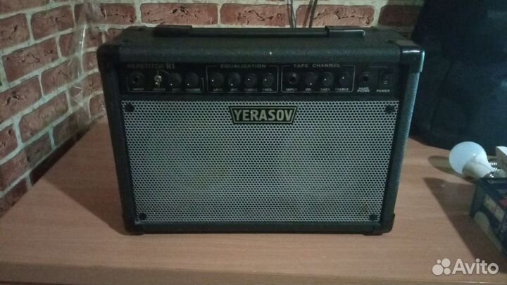 Гитарный комбоусилитель