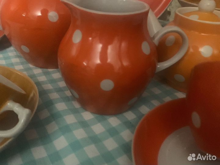 Продается сервиз в горошек Дулево
