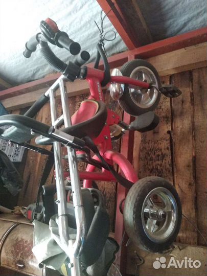 Детский трехколесный велосипед с ручкой