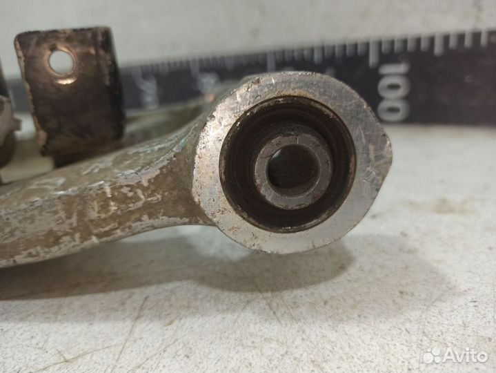 Рычаг задний верхний левый