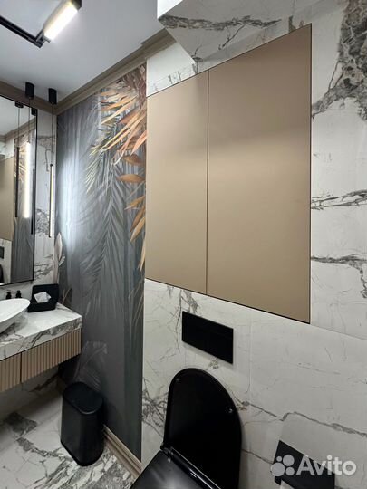 Шкафчик с зеркалом в ванную