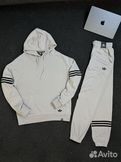 Спортивный костюм adidas