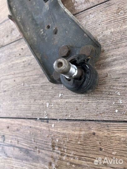 Рычаг передний левый Renault Laguna 1.6