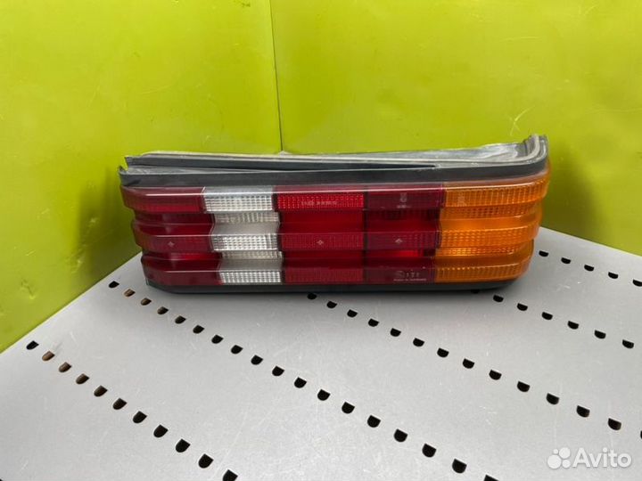 Фонарь задний правый Mercedes-Benz 190E W201 OM601