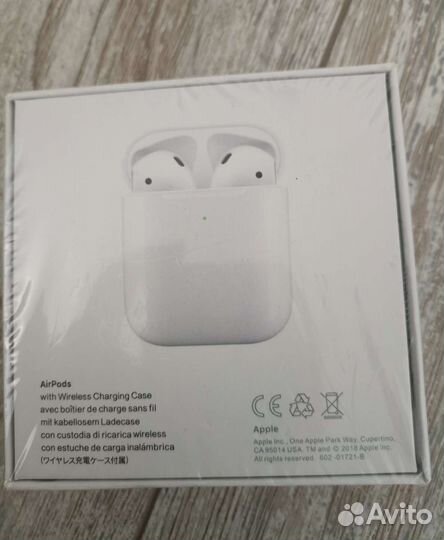 Apple AirPods with Wireless Charging Case