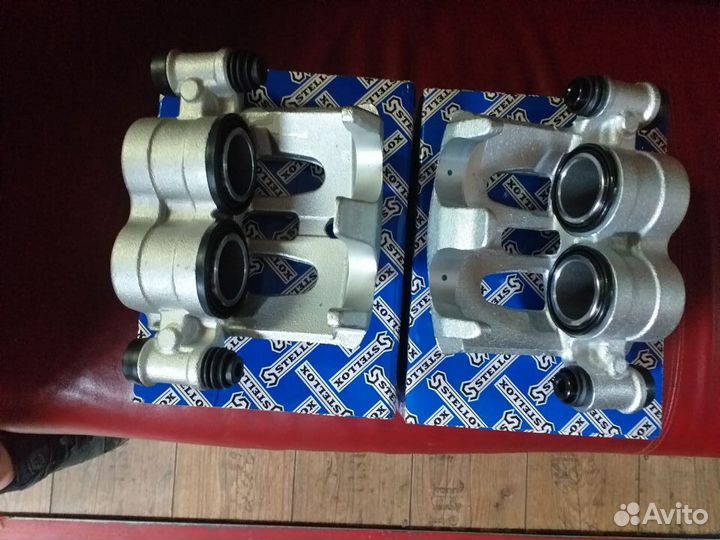 Суппорт передний Mercedes Sprinter W906 VW crafter