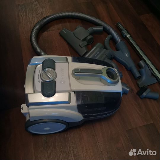 Пылесос Vitek с аквафильтром