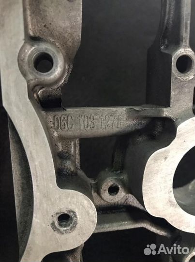 06C103127F Рама распредвалов Audi