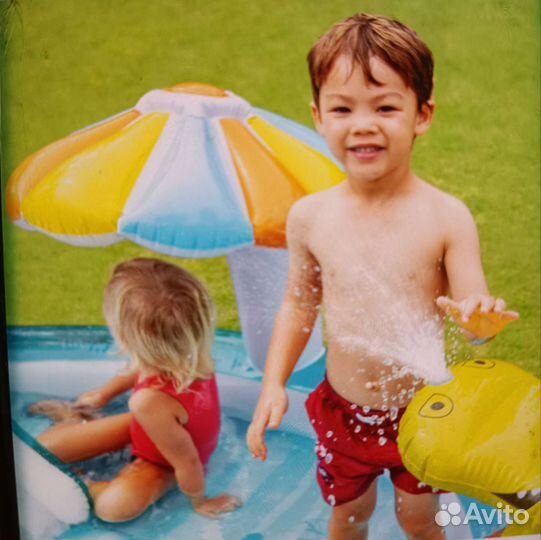 Детский надувной бассейн с горкой intex