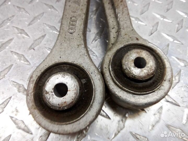 Кулак поворотный левый Audi A8 D4