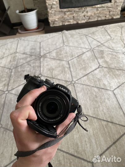 Компактный фотоаппарат