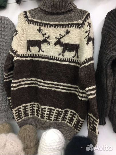 Вязаные из козьего пуха шаль, носки