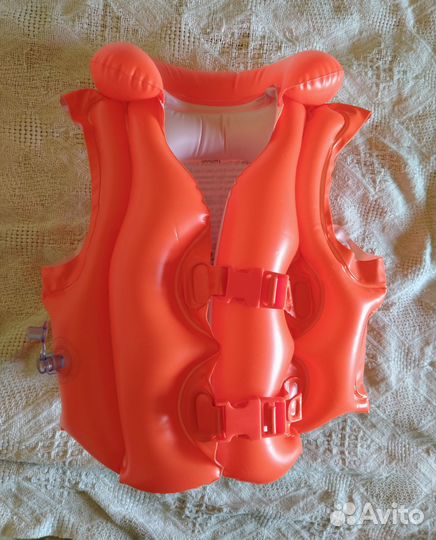 Детский надувной жилет для плавания intex